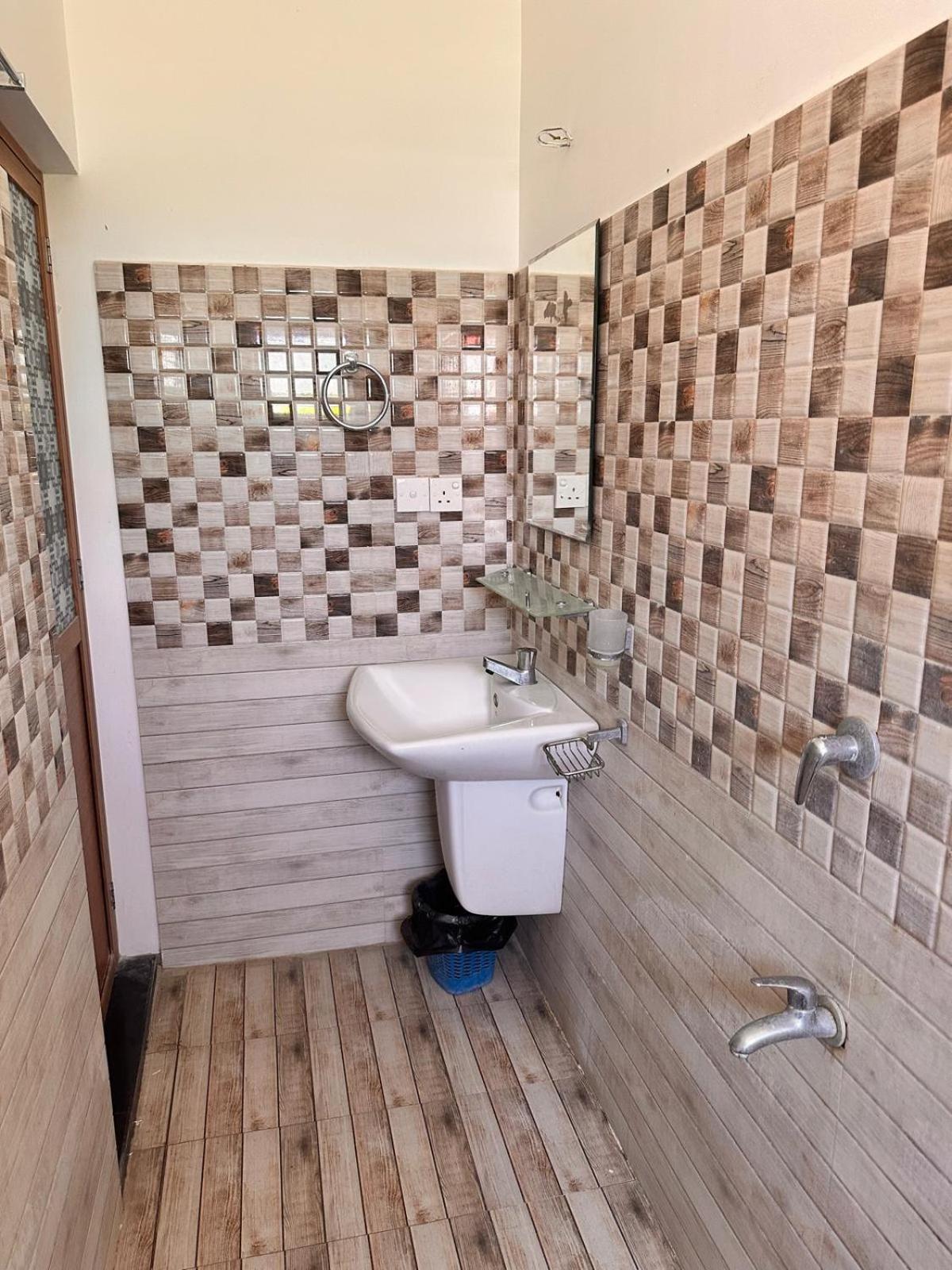 Holiday Villa Trincomalee Exterior foto